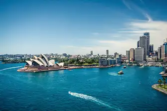 A Sydney yacht charter at Christmas gives you the chance to experience the Australian summer&nbsp;&nbsp;