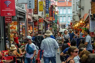 Explore the busy streets of Singapore's Chinatown and experience the bold aromatic flavours&nbsp;