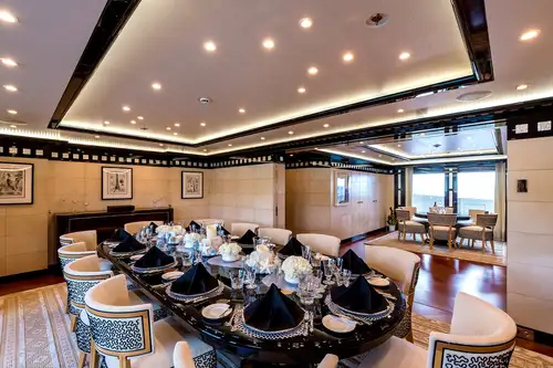 Main deck dining