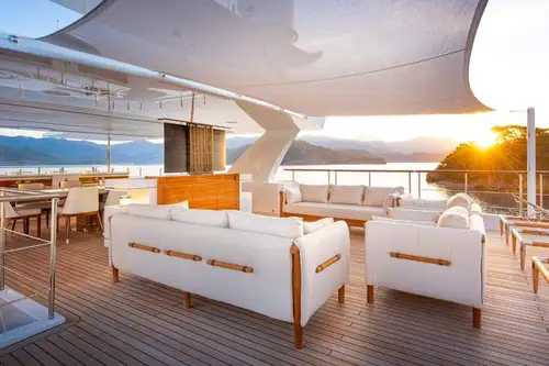 Sun deck lounge