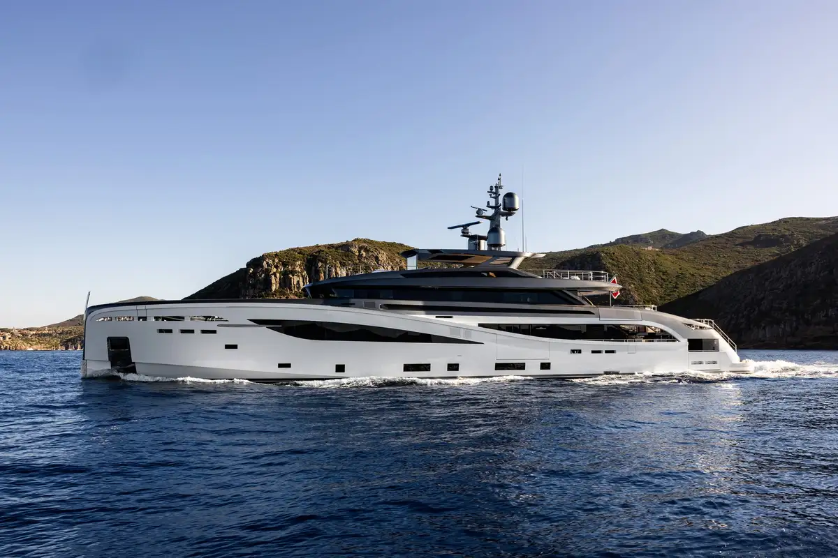 luxury yacht charter europe