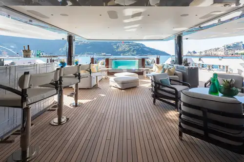 Main deck jacuzzi